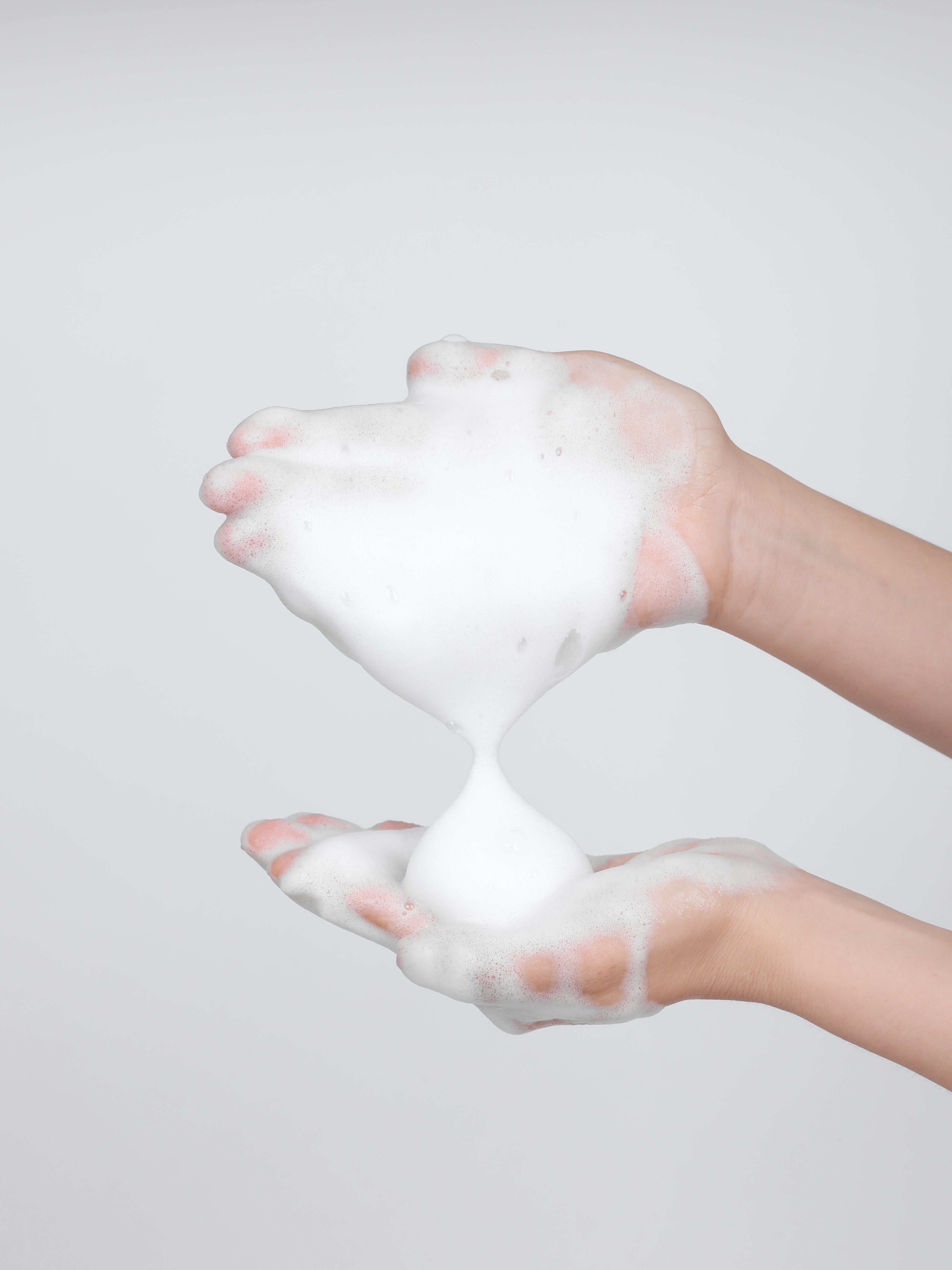 Using Winona Oil-Control and Soothing Cleansing Foam